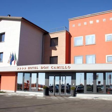 Hotel Don Camillo Brescello Exteriör bild