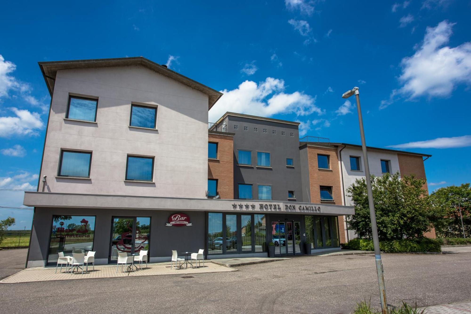 Hotel Don Camillo Brescello Exteriör bild