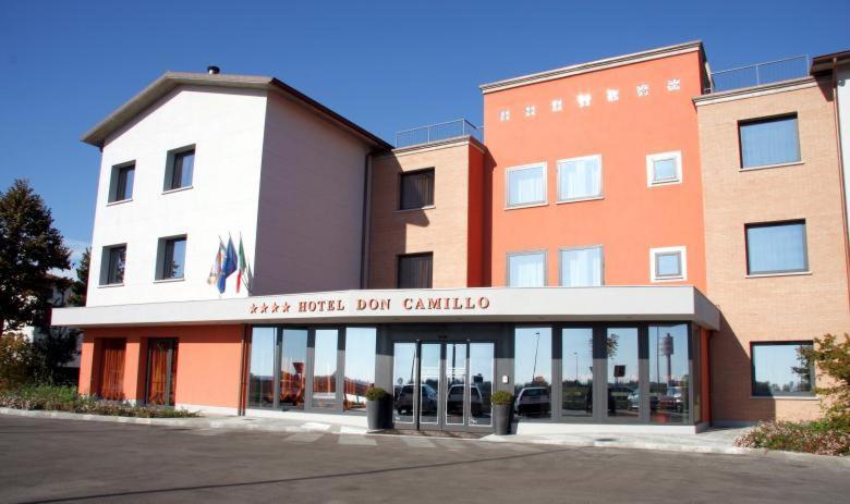 Hotel Don Camillo Brescello Exteriör bild